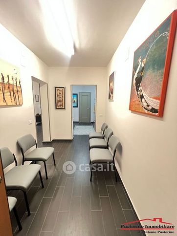 Ufficio in commerciale in Via del Gelsomino 35