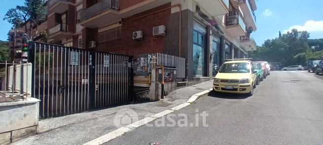 Box/posto auto in residenziale in Via Francesco Arese 12