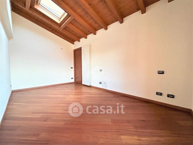 Appartamento in residenziale in Via Luigi Gamba 37