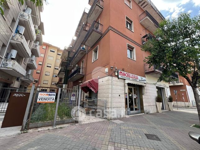 Capannone in commerciale in Viale Dante 29