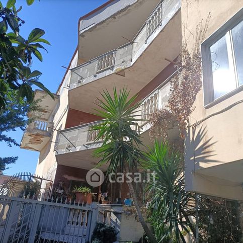 Casa indipendente in residenziale in Via Licola Mare 83