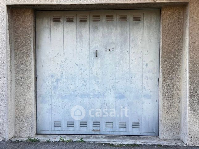 Box/posto auto in residenziale in Via Fornace 8
