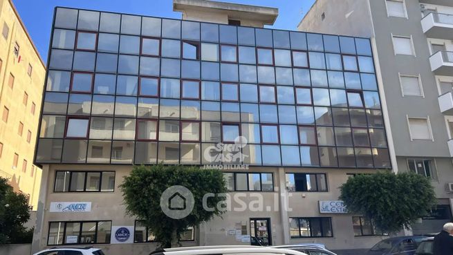 Ufficio in commerciale in 