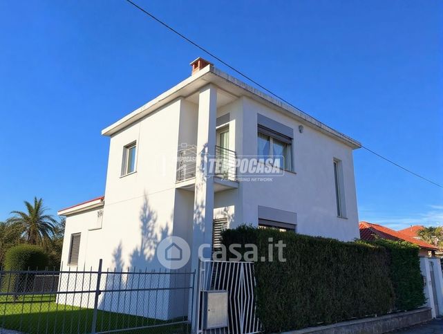 Casa indipendente in residenziale in 