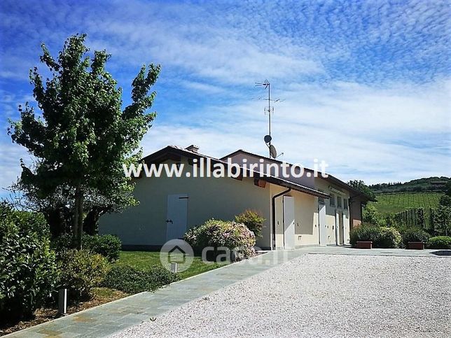 Casa indipendente in residenziale in 