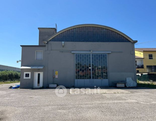 Capannone in commerciale in Vicolo Giacomo Matteotti 13