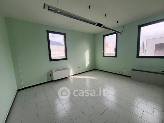 Ufficio in commerciale in Via Veneto 2