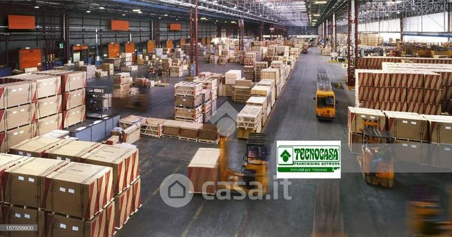 Capannone in commerciale in Via Romagna