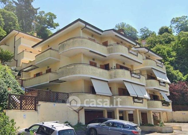 Box/posto auto in residenziale in Via Roma