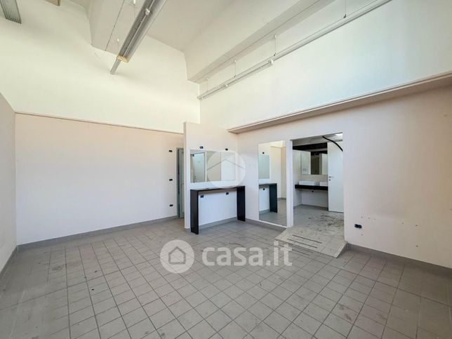 Capannone in commerciale in Via Ninola
