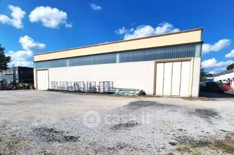 Capannone in commerciale in Via Portelle delle Ginestre