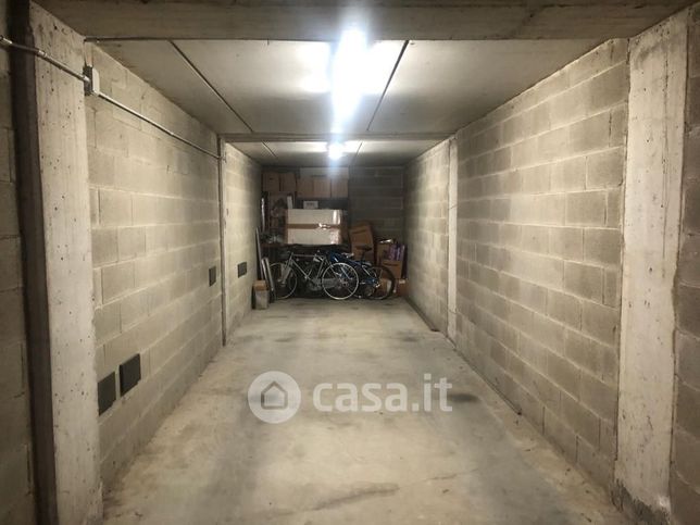 Box/posto auto in residenziale in Via Vittorio Alfieri