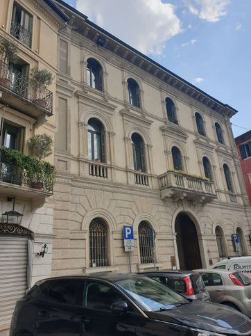 Ufficio in commerciale in Corso Castelvecchio 25