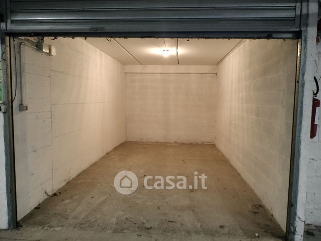 Garage/posto auto in residenziale in Viale Cesare Battisti 151