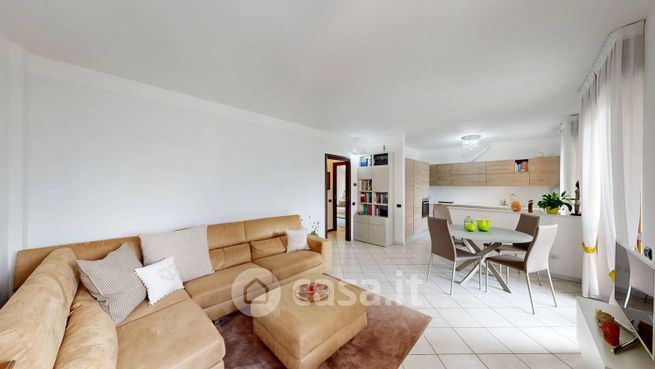 Appartamento in residenziale in Via Emilio Maccazzola 22