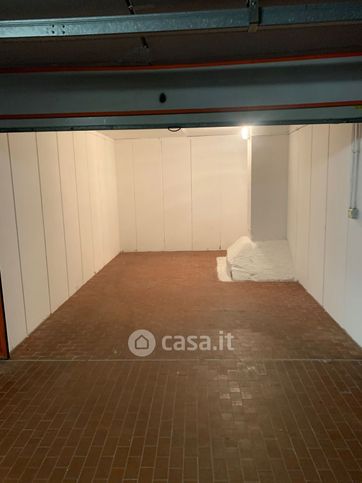 Box/posto auto in residenziale in Via Monte Cervialto 77
