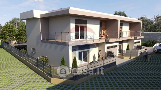 Casa bi/trifamiliare in residenziale in 