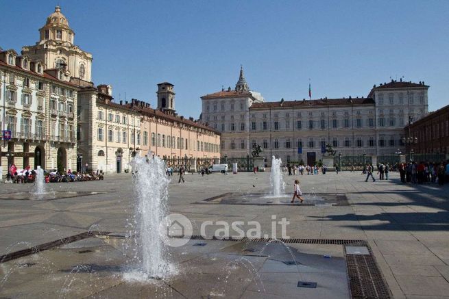 Box/posto auto in residenziale in Via Accademia delle Scienze
