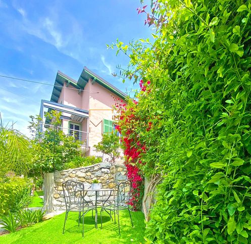 Casa indipendente in residenziale in Strada Bernora 3