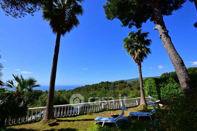 Villa in residenziale in Viale Piemonte 15