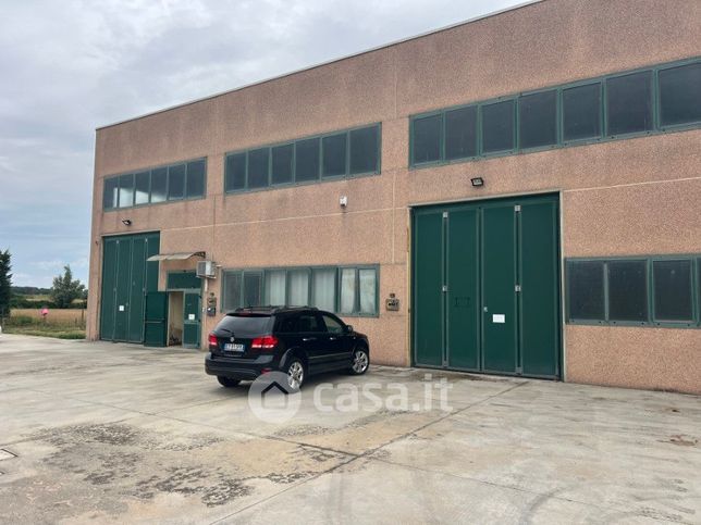 Capannone in commerciale in Via del Progresso 1