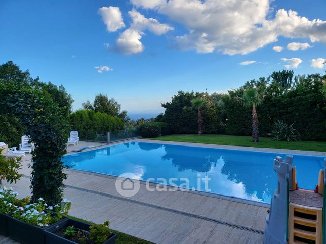Villa in residenziale in Via Bellini 43