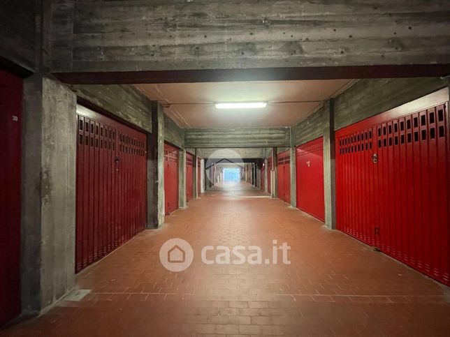 Garage/posto auto in residenziale in Via Giuseppe Ungaretti 90