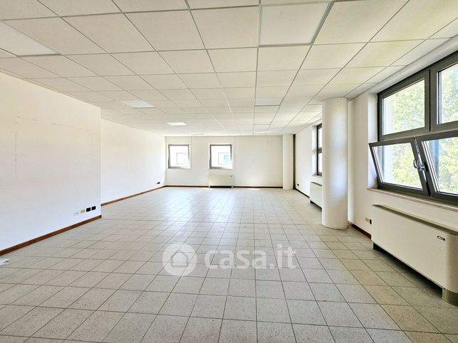 Ufficio in commerciale in Via degli Artigiani