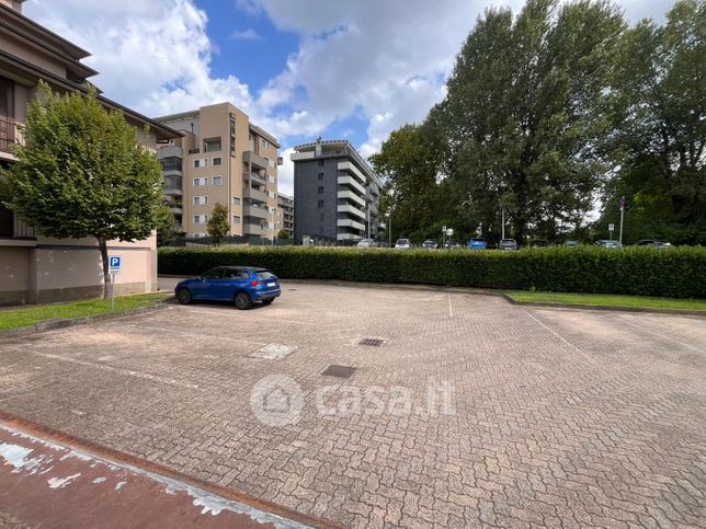 Box/posto auto in residenziale in Via Giorgio Amendola