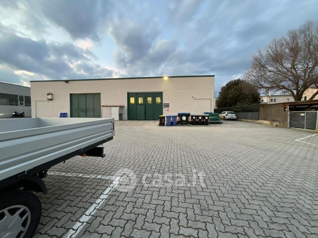 Capannone in commerciale in Via della Botte