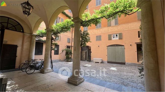 Ufficio in commerciale in 