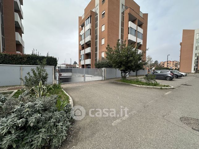 Box/posto auto in residenziale in Via Silvio Pellico 2