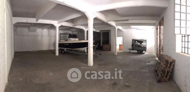 Capannone in commerciale in Via Natale Gallino