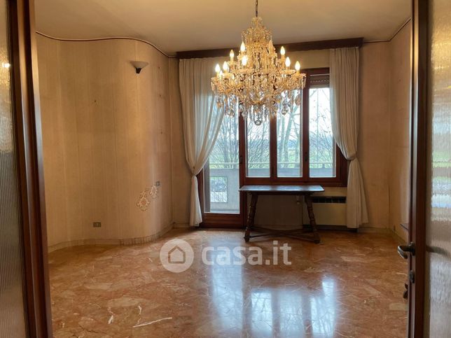 Appartamento in residenziale in Viale Achille Grandi