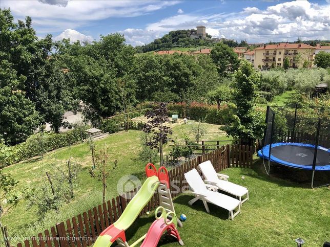 Casa indipendente in residenziale in 