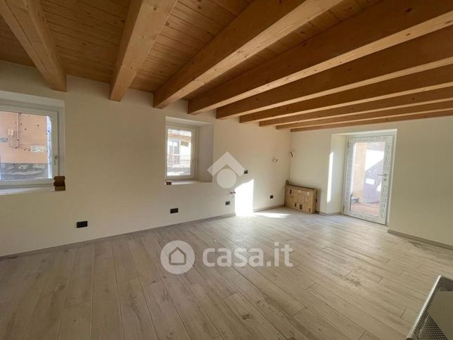 Casa bi/trifamiliare in residenziale in Frazione Excenex 22