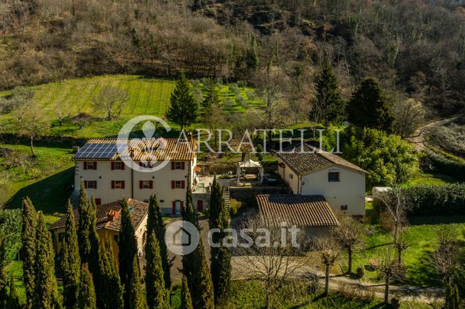 Rustico/casale in residenziale in Via Montepiano 10