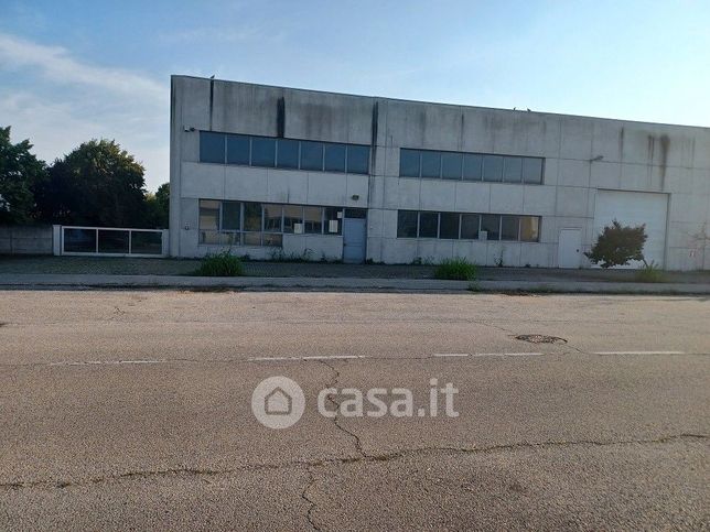 Capannone in commerciale in Viale Artigianato