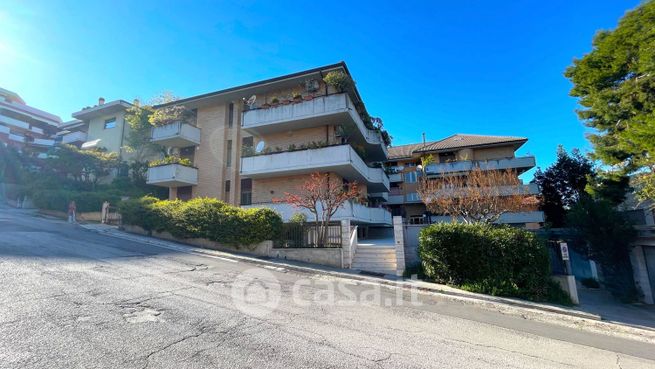 Capannone in commerciale in Via P. San Damiani 8