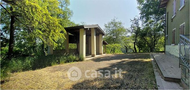 Casa bi/trifamiliare in residenziale in Via Bargone Valle 144