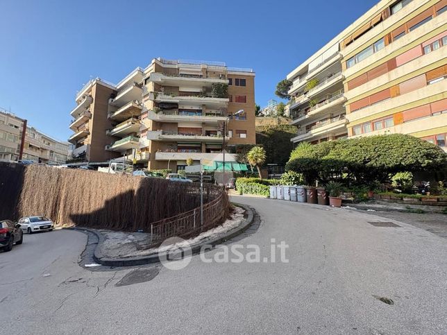 Appartamento in residenziale in Via Scipione Capece 10