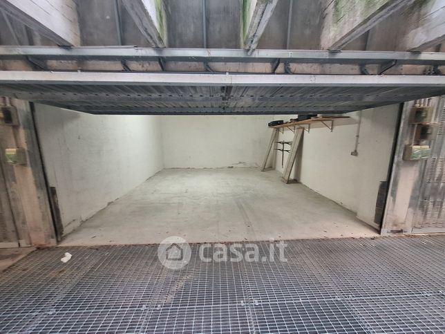 Garage/posto auto in residenziale in Via Mattia Battistini 550