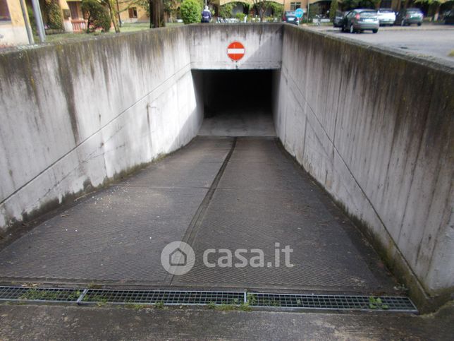 Box/posto auto in residenziale in Via Carlo Alberto Mozzi