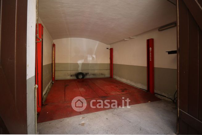 Box/posto auto in residenziale in Via Luigi Leonardo Colli 1