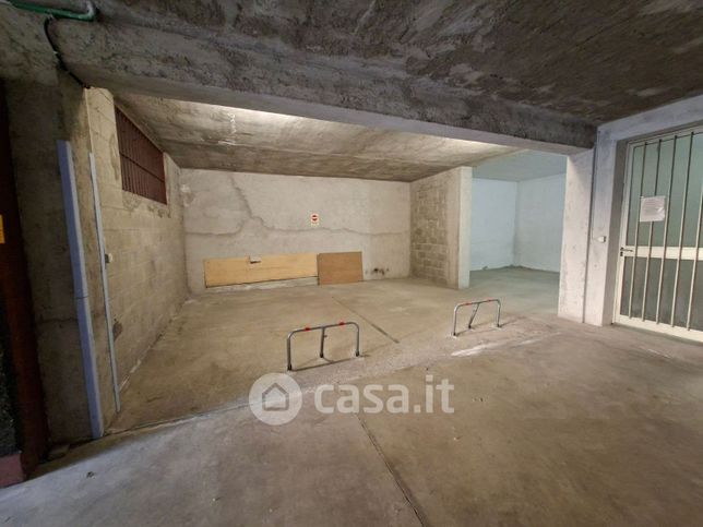 Box/posto auto in residenziale in Via Como 45