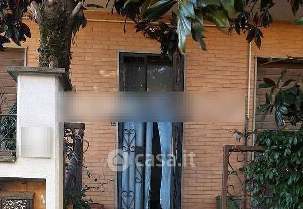 Ufficio in commerciale in Via Campi Salentina