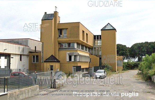 Ufficio in commerciale in Via Puglia 14