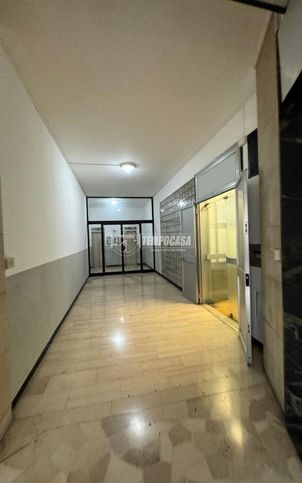 Ufficio in commerciale in Via Gian Battista Monti 19