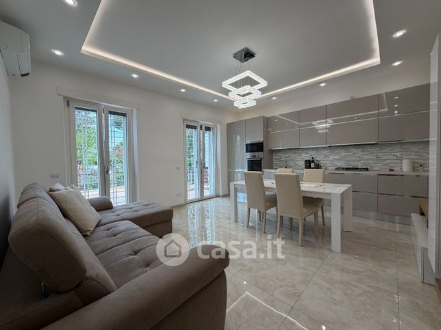 Appartamento in residenziale in Via Niobe 13