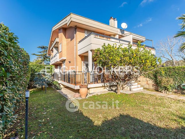 Villa in residenziale in Viale delle Ginestre